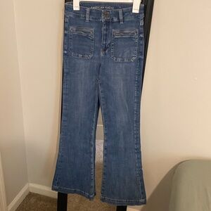 Cute American eagle flared pants with front pockets!